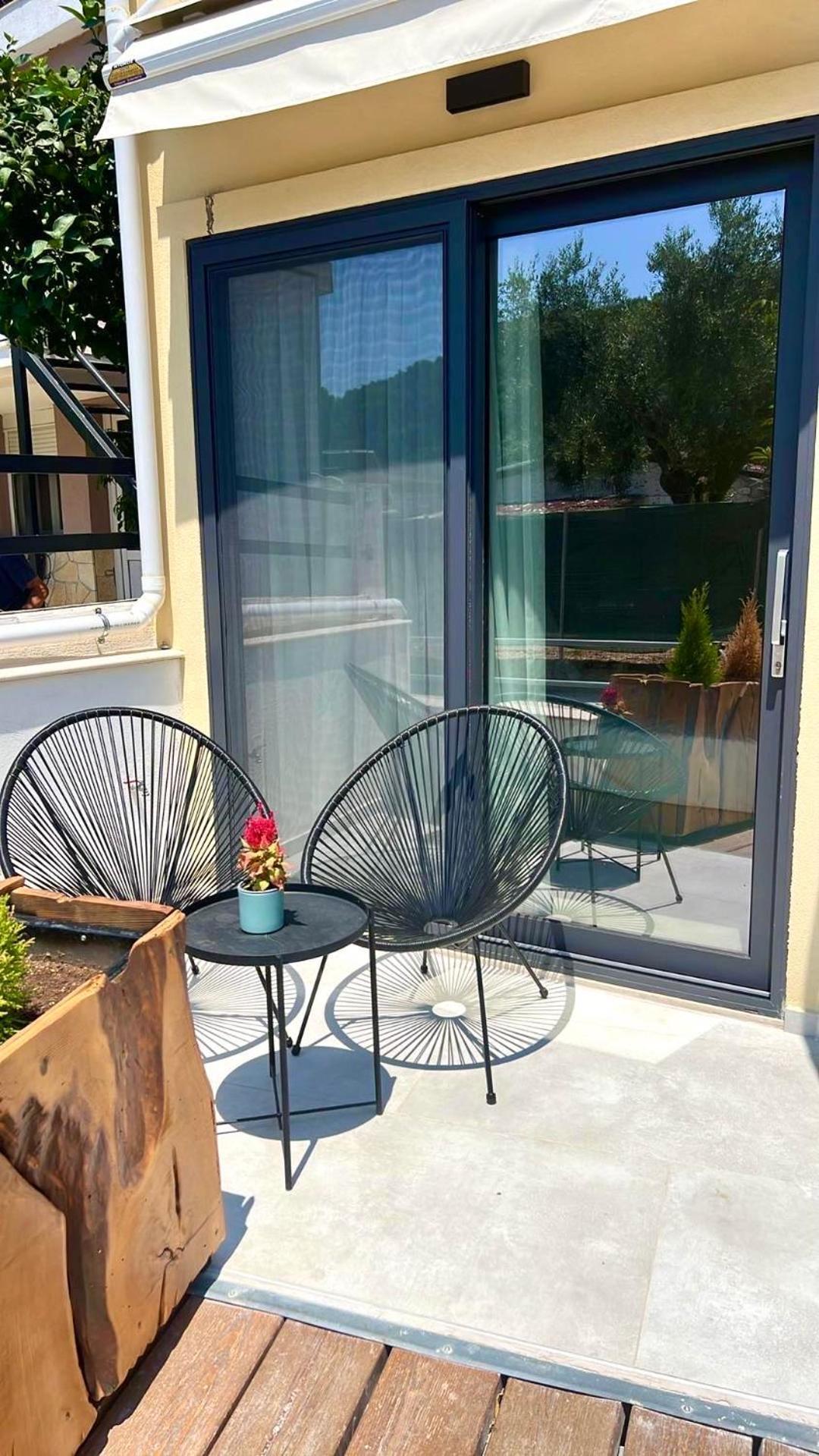 Anesis Deluxe Apartments Parga Exterior photo